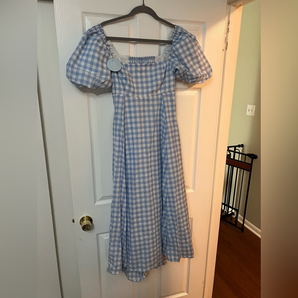 Beautiful dress from Hill House. Size medium. NWT